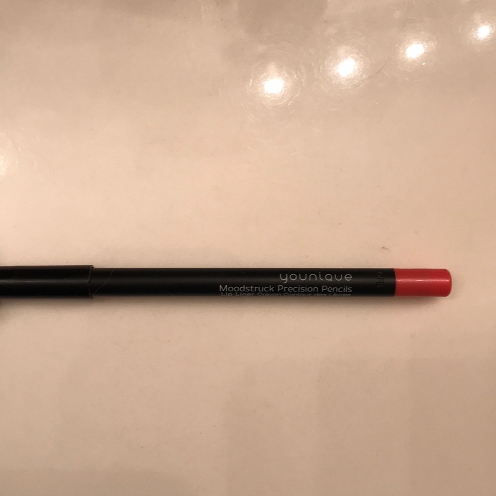 Younique Moodstruck Lipliner